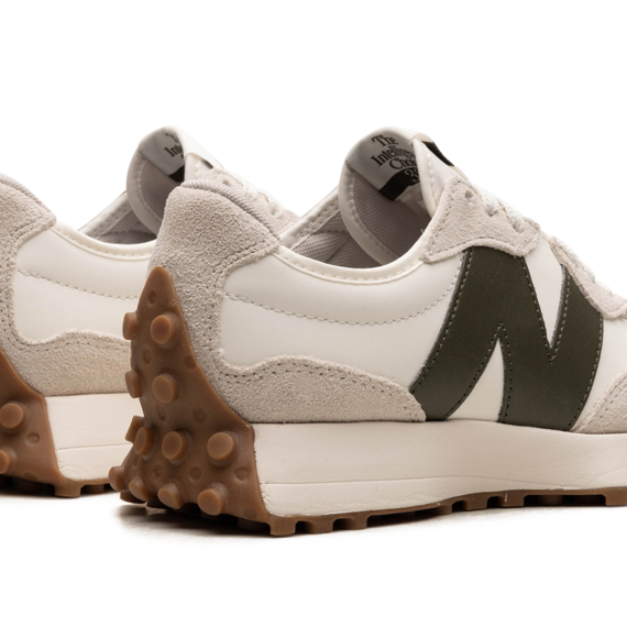 327 "Moonbeam Oak Leaf Green" MS327ASN