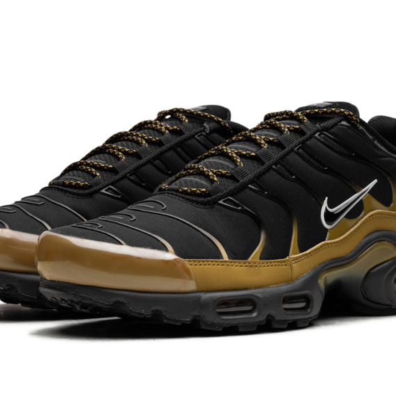 AIR MAX PLUS "Black" FB9722-700