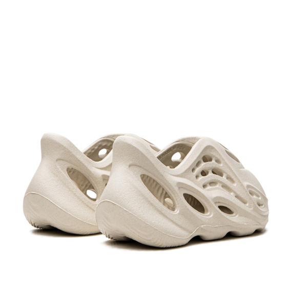 Foam Rnnr "Sand" GW7231