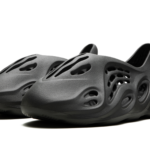Yeezy Foam Runner "Carbon" IG5349