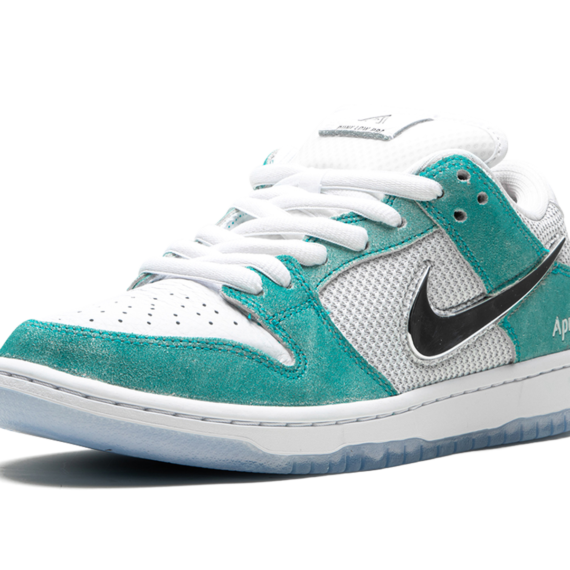 SB Dunk Low Pro QS "April Skateboards" FD2562 400