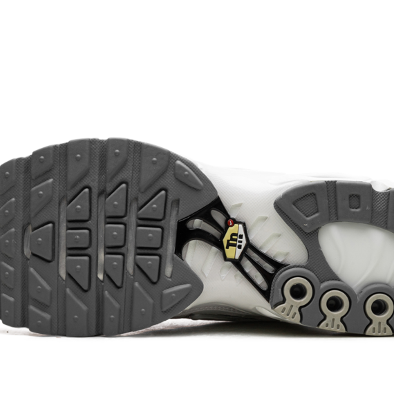 Air Max Plus "Triple White" 604133 139