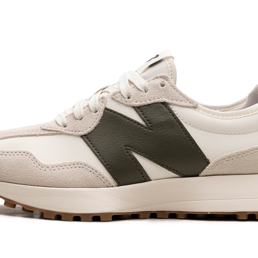 327 "Moonbeam Oak Leaf Green" MS327ASN