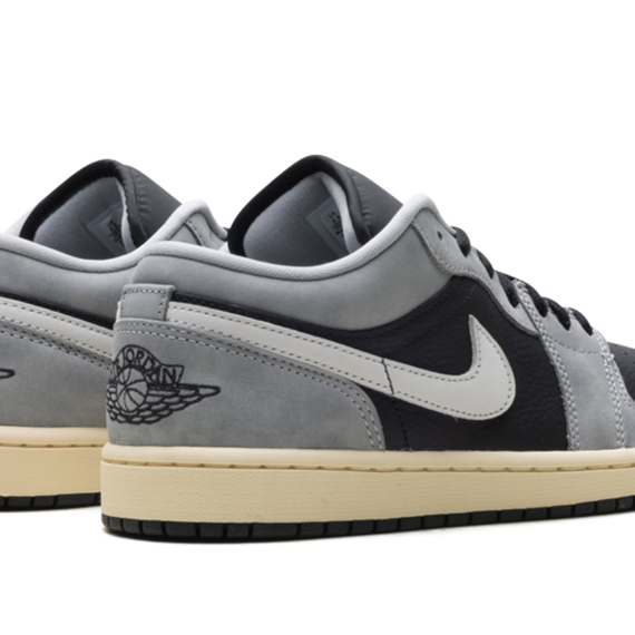 Air Jordan 1 Low SE "Light Smoke Grey" HQ2010 012