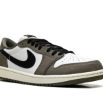 Air Jordan 1 Low "Medium Olive" HQ6998 200