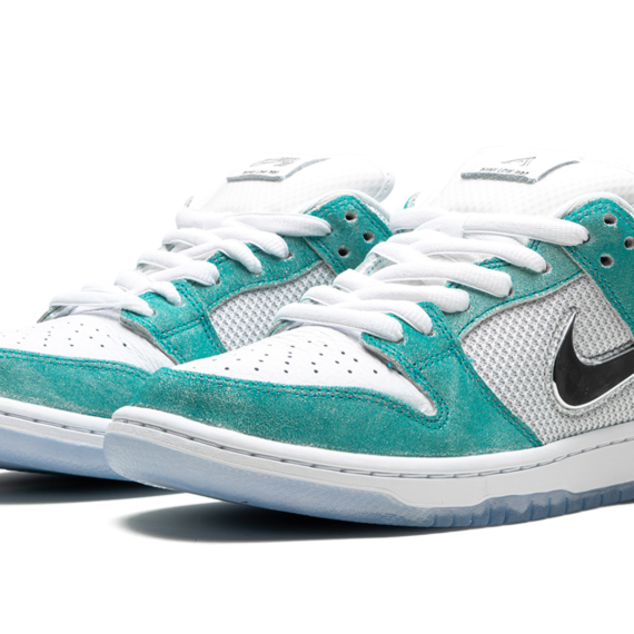 SB Dunk Low Pro QS "April Skateboards" FD2562 400